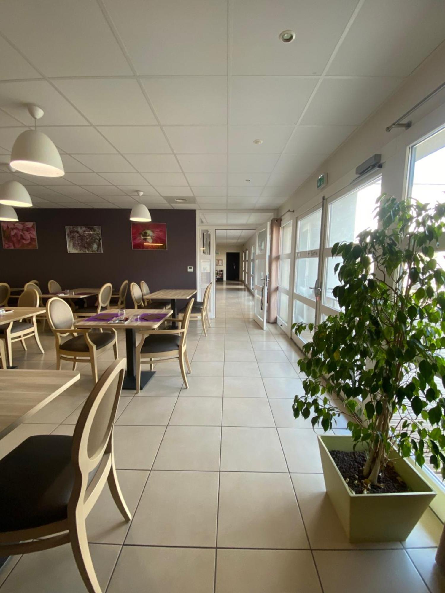 Douce France Hotel Cuxac-d'Aude Bagian luar foto