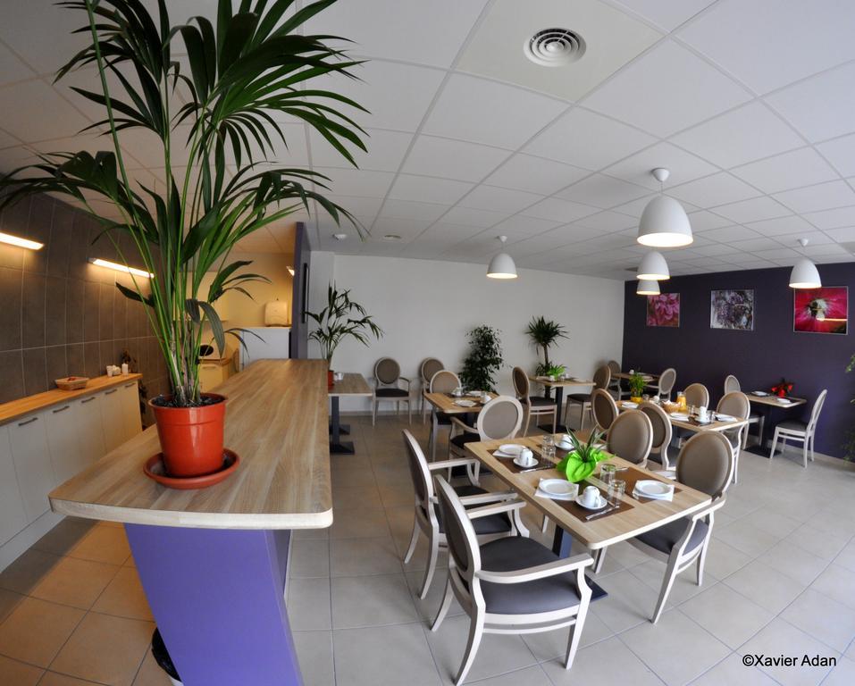 Douce France Hotel Cuxac-d'Aude Bagian luar foto